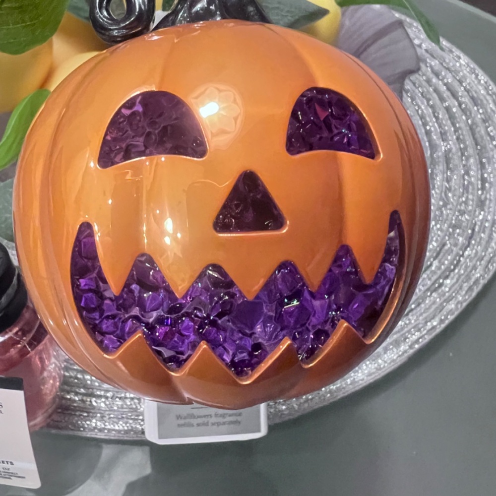 ***SALE***Bath & Body Works Pumpkin Wallflower Lightup Plug & Bulb NWT FIRM - Picture 2 of 5